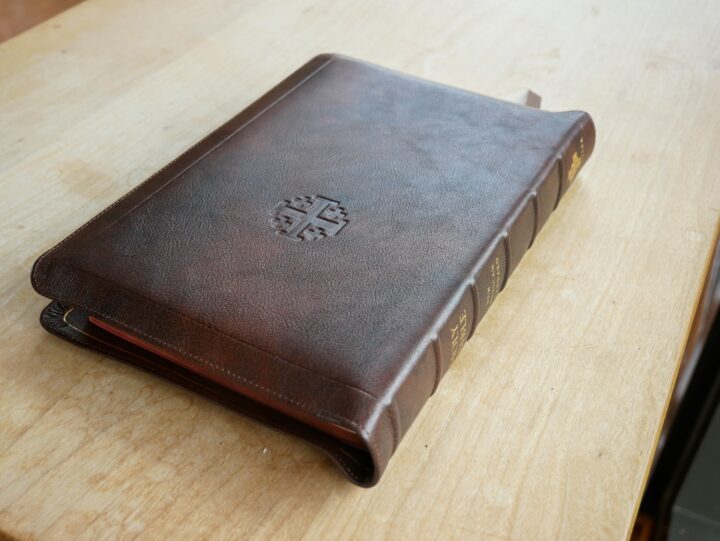 Schuyler Quentel NIV, Full Yapp Marbled Mahogany Calfskin Bible