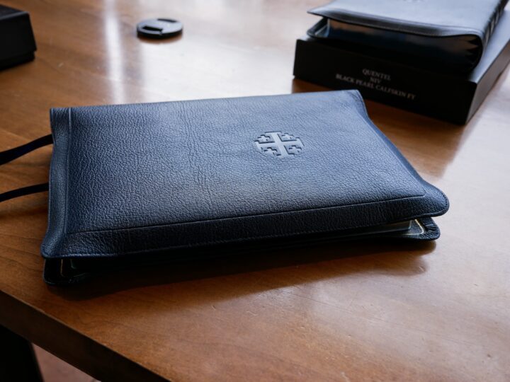 Schuyler Quentel NIV, Full Yapp Imperial Blue Goatskin Bible - Image 5