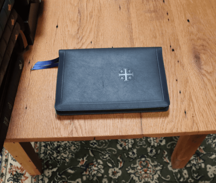 Schuyler Quentel NIV, Full Yapp Imperial Blue Goatskin Bible - Image 4