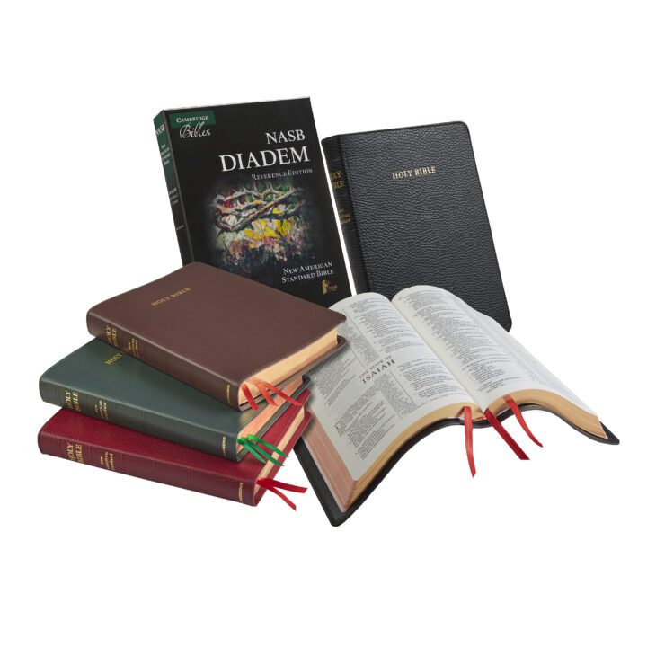 Cambridge NASB Diadem Reference Bible, Forest Green Edge-Lined Calfskin Leather, Red-letter Text - Image 2