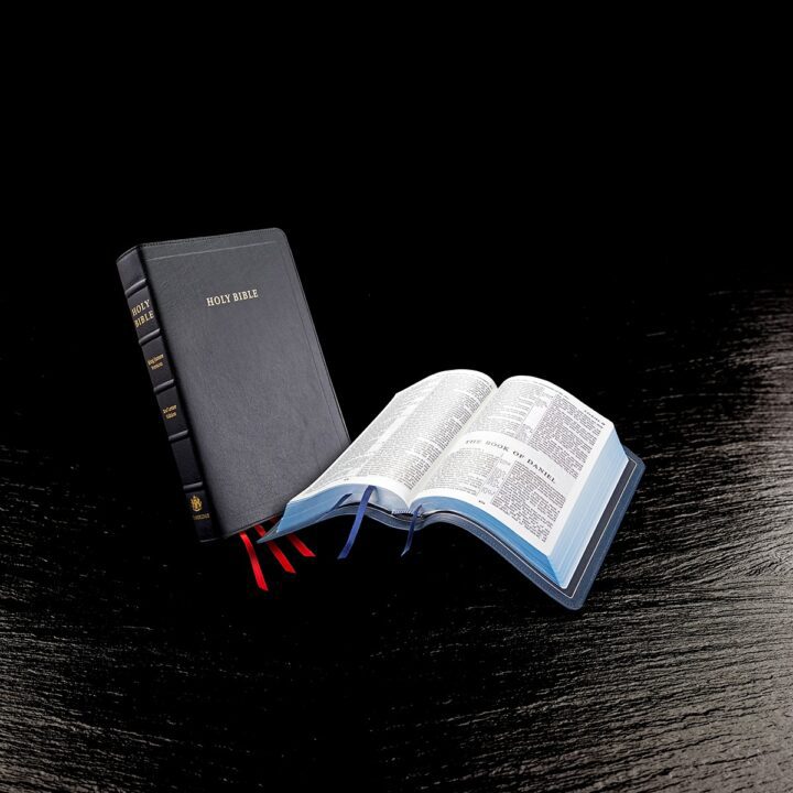 Cambridge KJV Concord Reference Bible, Black Calfskin - Red Letter, Full Yapp - Image 2