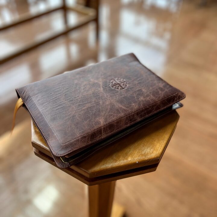 Schuyler Quentel NIV Full Yapp Chestnut Calfskin Bible