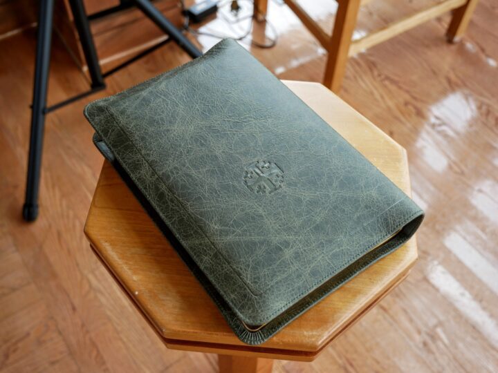 Schuyler Treveris ESV, Full Yapp Olive Green Calfskin Bible - Image 2